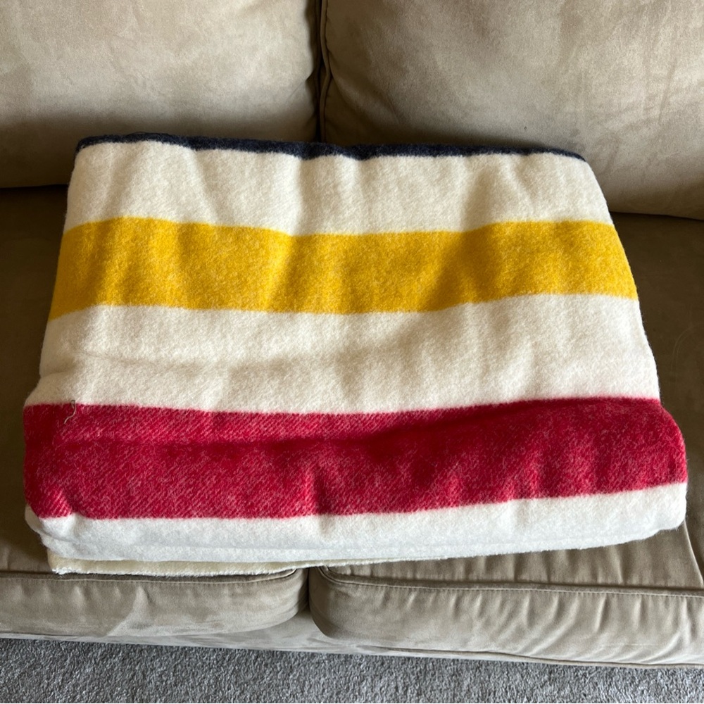 HUDSON’S BAY COMPANY 8 Point King Size Wool Blanket Made in England NWT - Picture 7 of 14
